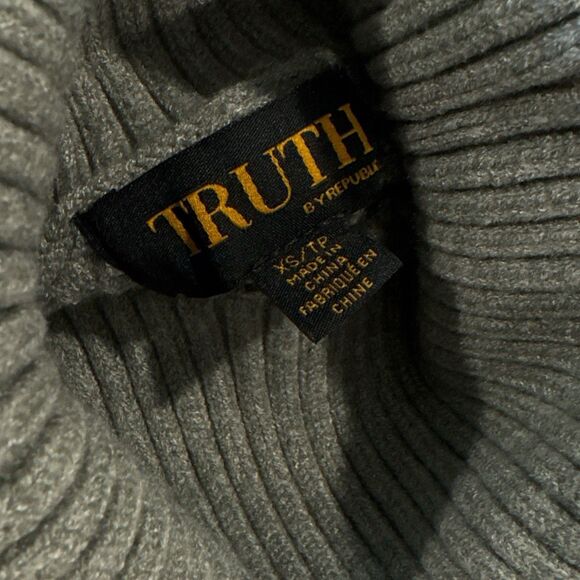 TRUTH By Republic Wm Turtleneck Cropped Cable‎ Knit Sweater XS Gray EUC Chunky - Picture 4 of 9